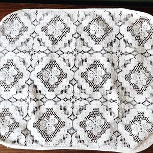 ANTIQUE LOLA LACE HANDMADE TABLE PLACEMAT SET AND FOUR MATCHING PIECES